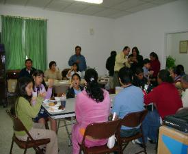 Toda la familia, nios, jvenes y adultos compartiendo momentos agradables.